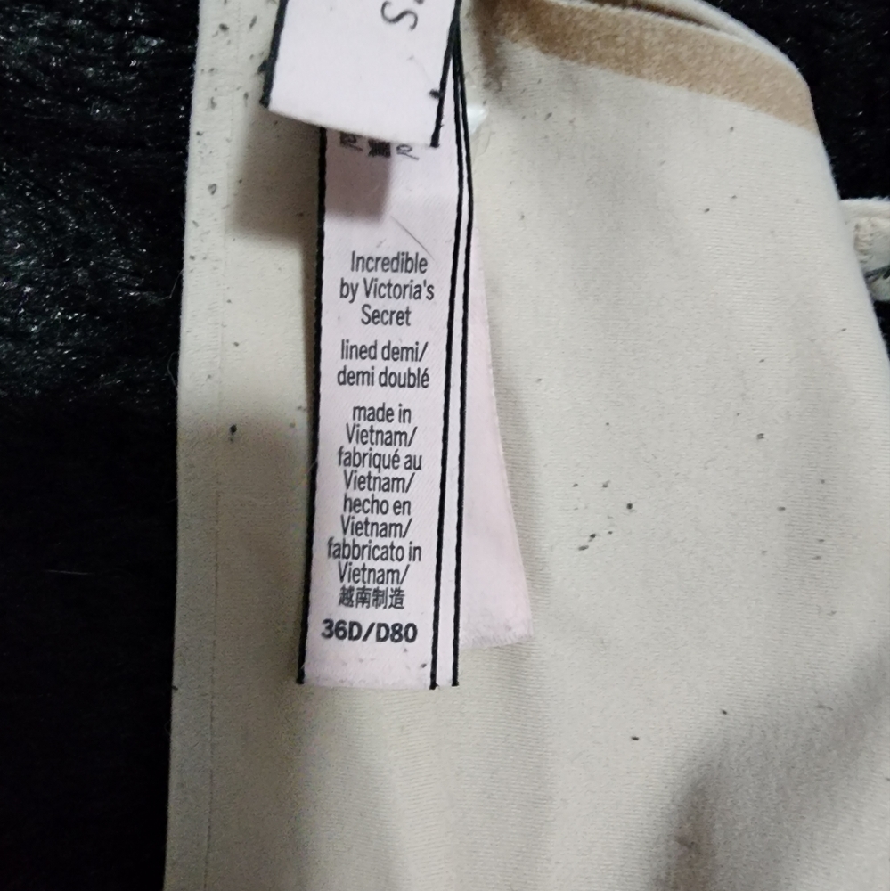 Lot of 4 Victoria's Secret bras. Three are seamless, one is lace.